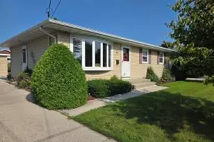 738 S 30th St, Manitowoc, WI 54220 - Photo 1