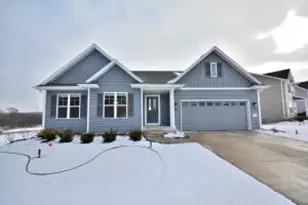 613 Standing Stone Dr, Waukesha, WI 53189 - Photo 1