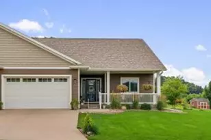 W6461 Oakwood Cir, Onalaska, WI 54636 - Photo 1
