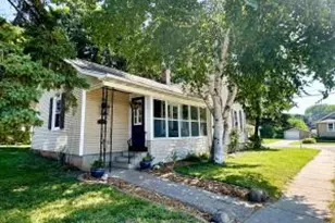704 Bismarck Ave, Oshkosh, WI 54902 - Photo 1