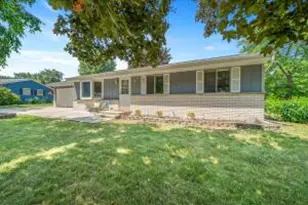 219 Manor Dr, Fredonia, WI 53021 - Photo 1