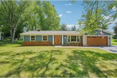 507  Oxford Dr, Hartland, WI 53029 - Photo 1