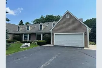 W52N134  Pioneer Ct, Cedarburg, WI 53012 - Photo 1