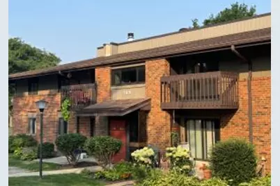 368  Park Hill Dr, Pewaukee, WI 53072 - Photo 1