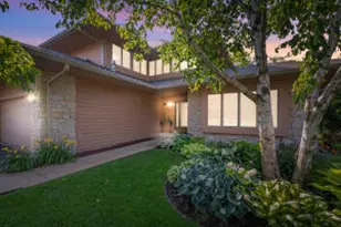 1117 E Sweetbriar Ln, Hartland, WI 53029 - Photo 1