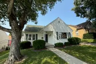 1018 Pine St, Manitowoc, WI 54220 - Photo 1