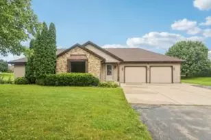 8896 S 51st St, Franklin, WI 53132 - Photo 1