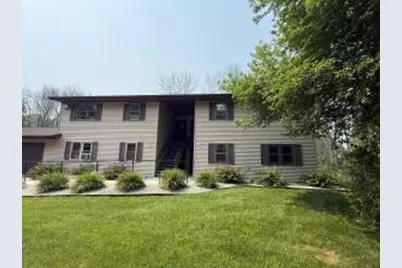 910 E Cedar Ave, Manitowoc, WI 54220 - Photo 1