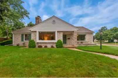 855  Center St, Hartford, WI 53027 - Photo 1