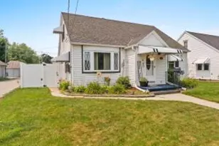 942 N 21st St, Manitowoc, WI 54220 - Photo 1