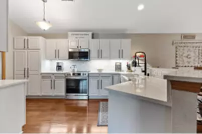 595  Grandview Ct, Pewaukee, WI 53072 - Photo 1