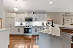 595 Grandview Ct, Pewaukee, WI 53072 - Photo 1