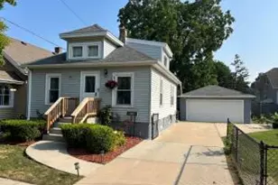 917 Augusta St, Racine, WI 53402 - Photo 1