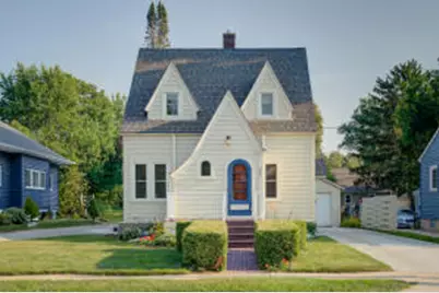 335 W 2nd St, Oconomowoc, WI 53066 - Photo 1