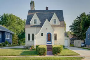 335 W 2nd St, Oconomowoc, WI 53066 - Photo 1