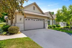 W240N2340 E Parkway Meadow Cir, Pewaukee, WI 53072 - Photo 1