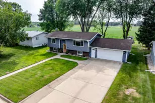 1612 Viking Ave, Holmen, WI 54636 - Photo 1
