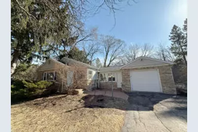 8424 N Fox Croft Ln, Fox Point, WI 53217 - Photo 1