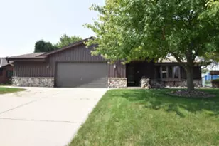 7535 S Bishops Way, Franklin, WI 53132 - Photo 1