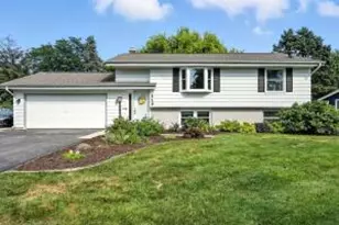 519 Buckingham Way, Hartland, WI 53029 - Photo 1