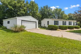 818 S Eastown Manor -, Elkhorn, WI 53121 - Photo 1