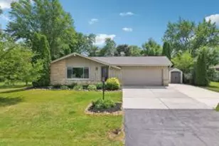 4123 W Mary Ann Dr, Franklin, WI 53132 - Photo 1