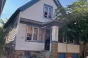 1431 N 24th Pl, Milwaukee, WI 53205 - Photo 1