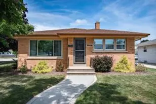 1726 22nd St, Kenosha, WI 53140 - Photo 1