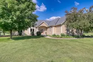 110 Long Meadow Dr, Hartland, WI 53029 - Photo 1