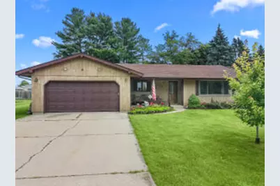 629 W Estate Ct, Elkhorn, WI 53121 - Photo 1