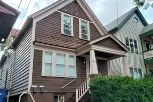 1815 N Astor St, Milwaukee, WI 53202 - Photo 1