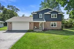 7111 N Rockledge Ave, Glendale, WI 53209 - Photo 1