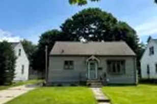 925 N 16th St, Manitowoc, WI 54220 - Photo 1