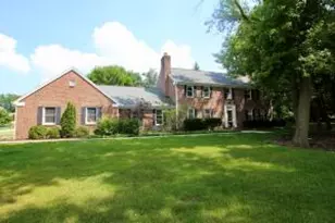 430 Bunker Hill Dr, Brookfield, WI 53005 - Photo 1