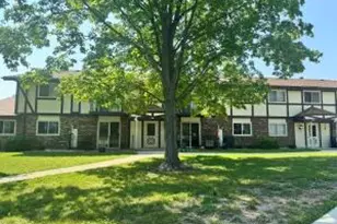 6868 W Kathleen Ct, Franklin, WI 53132 - Photo 1