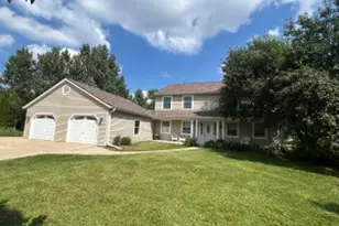 875 Hancock Ct, Oconomowoc, WI 53066 - Photo 1