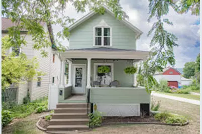 561  6th St, Winona, MN 55987 - Photo 1