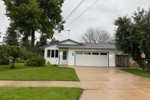 1743 Johnston Dr, Manitowoc, WI 54220 - Photo 1