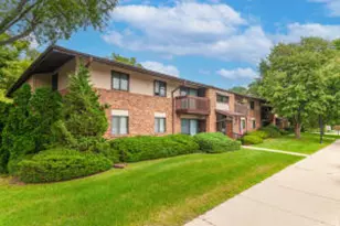 339 Park Hill Dr, Pewaukee, WI 53072 - Photo 1