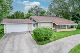 W225N217 Lexington Dr, Pewaukee, WI 53186 - Photo 1