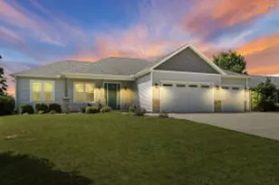 218 Skyline Dr, Lake Geneva, WI 53147 - Photo 1