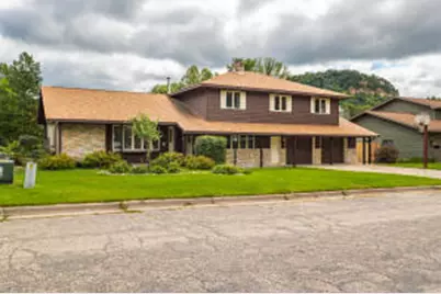 323  28th St, La Crosse, WI 54601 - Photo 1