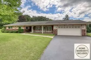 S13W31651 Glacier Pass, Delafield, WI 53018 - Photo 1