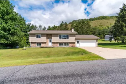 8880  Golfview Dr, Mound Prairie, MN 55943 - Photo 1