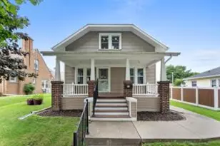 932 N 14th St, Manitowoc, WI 54220 - Photo 1