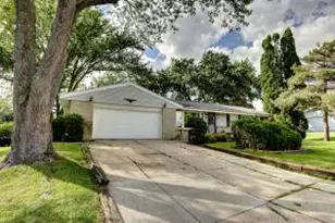 W163N9517 Cheyenne Dr, Menomonee Falls, WI 53051 - Photo 1