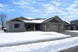 940 Crockett Dr, Holmen, WI 54636 - Photo 1
