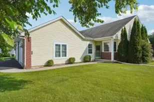 993 Niagara Ct, Port Washington, WI 53074 - Photo 1