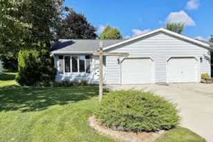 1509 Coolidge St, New Holstein, WI 53061 - Photo 1