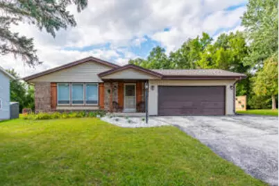 410  Hartwood Ln, Hartland, WI 53029 - Photo 1